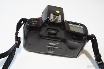 Kinofilmový fotoaparát Nikon F70 - 3