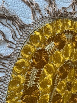 Unikátní ručně vyšívaný oboustranný ubrus - 3