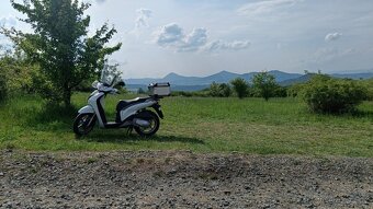 Skůtr Honda SH 125i - Nová bateriea doplňky za 11K - 3