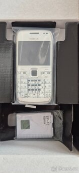 Nokia E72 - jako nova, bílá barva - 3