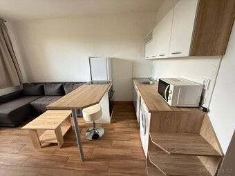 Pronájem bytu 2+kk 45 m² /flat to rent Brno, Chalabalova - 3