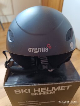 Prodám novou ski helmu velikost M - 3