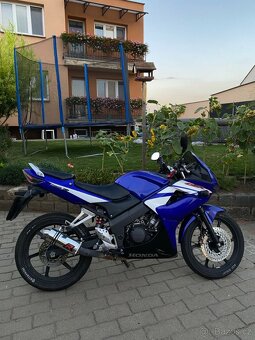 Honda cbr 125, r. 2008 - 3