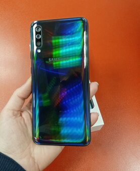 Samsung Galaxy A70 - stav A - 3