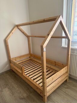 Domečková postel z masivu pro děti - 3