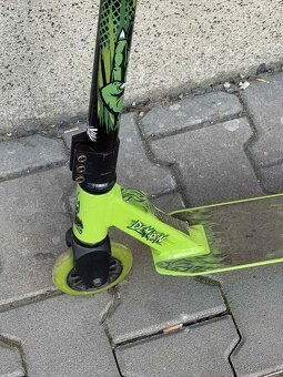 Skate koloběžka zachovalý funkční stav - 3