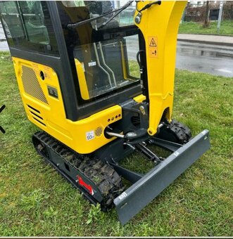 minibagr, kabinový bagr, bagr s kabinou, motor Kubota - 3
