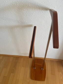 Luxusní podlahový stojan na oblečení - 3