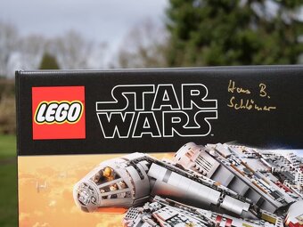 LEGO Star Wars 75192 UCS Millennium Falcon - 3