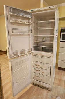 Lednice s mrazákem Liebherr glass line - 3