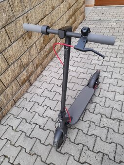 Elektrokoloběžka Xiaomi Scooter 4 EU - 3