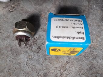 Náhradní díly- brzdový válec, parabola, spínač brzdových svě - 3