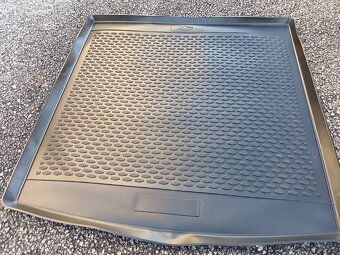 Prodám novou vanu kufru VW golf 8 variant - 3