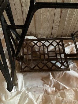 Starý šicí stroj Minerva - 3