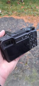 Sony a6400 + objektiv 50mm + příslušenství - 3