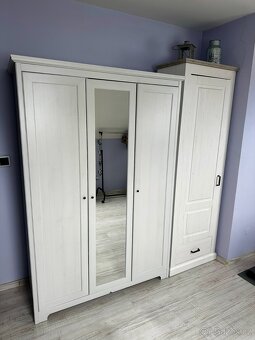 Nábytek do ložnice - postel a skříně IKEA - 3