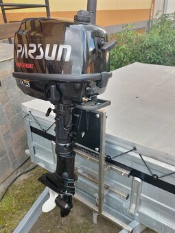 Člun s motorem + příslušenství - 3