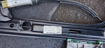 Stahovacka mechanismus stahovani okna audi A5 8T - 3