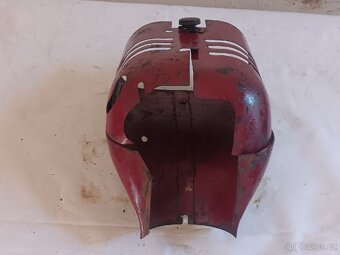 Prsíčka Jawa 550, 555 - 3