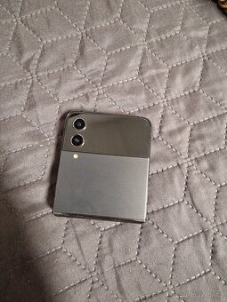Samsung Galaxy z flip 4 - 3