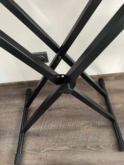 YAMAHA PSR-F51, se sluchátky SONY a stojanem - 3