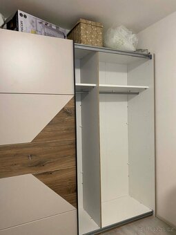 2 roky stará skříň Pardubice - 3