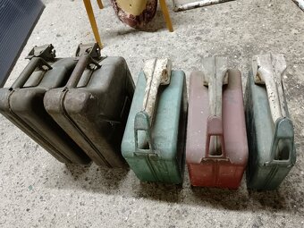 Plechové kanystry - 3