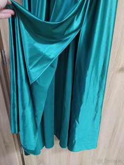 Zelené plesové šaty - 3