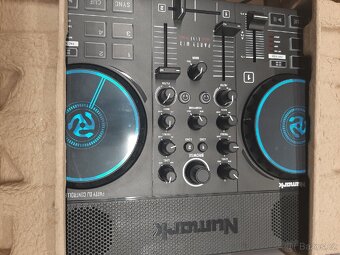 Set DJ kontrolér Numark party mix live bundle - 3