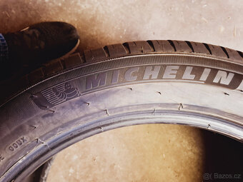 Pneu 275/45R21 - 3