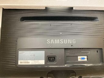 LCD monitor 18,5 Samsung VGA - 3