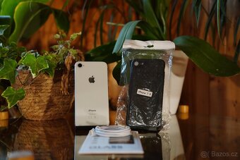 iPhone 8 64GB bílá - 3