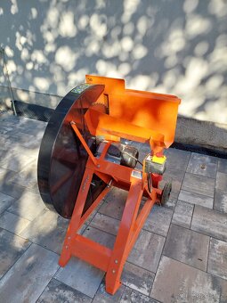 Prodám okružní pilu Patriot LCS700 - 3