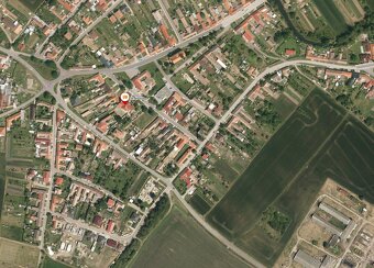 Rodinný dům se zahradou a garáží v centru obce STRACHOTICE. - 3