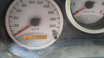 Toyota RAV4 2.0 85kW 2004 (na opravu/ND) - 3