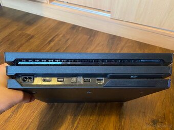 PlayStation 4 Pro + VR brýle + 5 her Výborný stav - 3