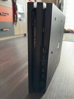 Ps4 pro 1tb +3x ovladač +4hry - 3