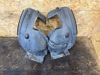 PŘEDNÍ PODBĚHOVÉ PLASTY BMW E90/91 - 3