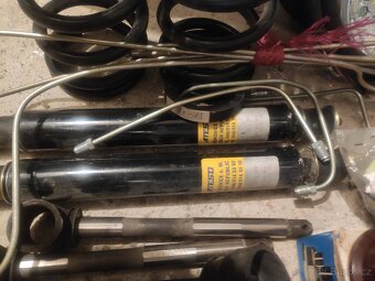 Různé náhradní díly pro auto Škoda 100 - 3