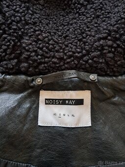 Dámský zimní kabát s kapucí - 3