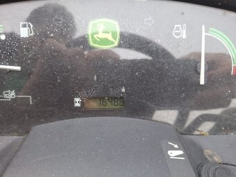 Zahradní traktor John Deere X740 - 3