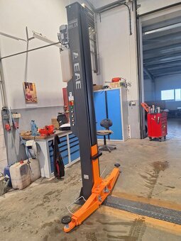 Dvousloupový zvedák 4,2 t - výprodej - 3