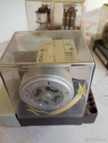 Relé RP92 spínač BT11,  pojistky , pouzdra, kryty - 3