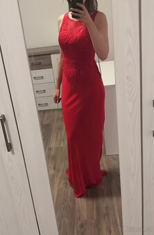 Červené plesové šaty s vlečkou - 3