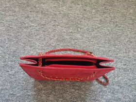 Červena kabelka - 3