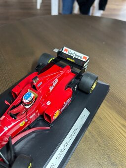 Ferrari F310/2 1:18(1996) - 3