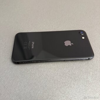 iPhone 8 64GB, pěkný stav, 12 měsíců záruka - 3