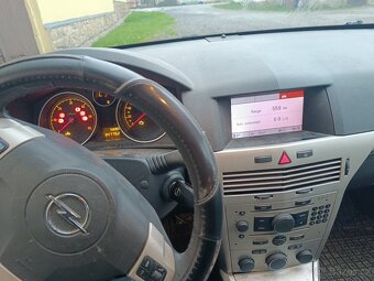 OPEL Astra 1.9CDTI 88kw Hatchback Rok.2007 - 3