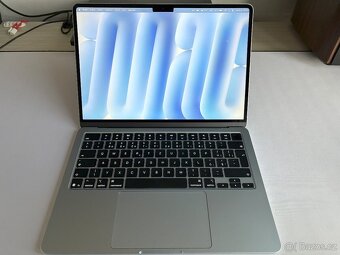 Macbook air M4 16/256GB blue sky barva - 3