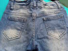 Džínové dívčí kraťasy se štrasovou aplikací - 3